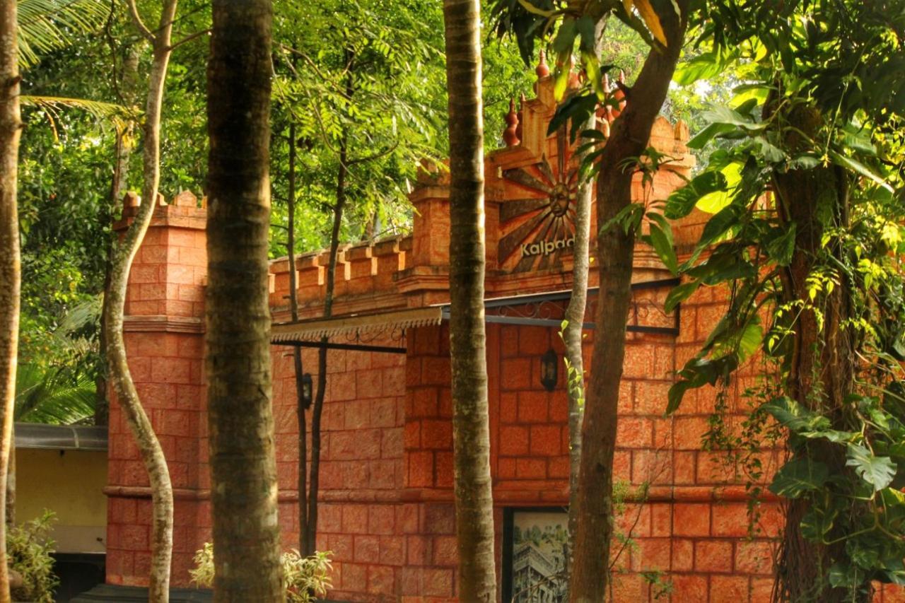 Kalpadiyil Hotel Balarampuram Luaran gambar