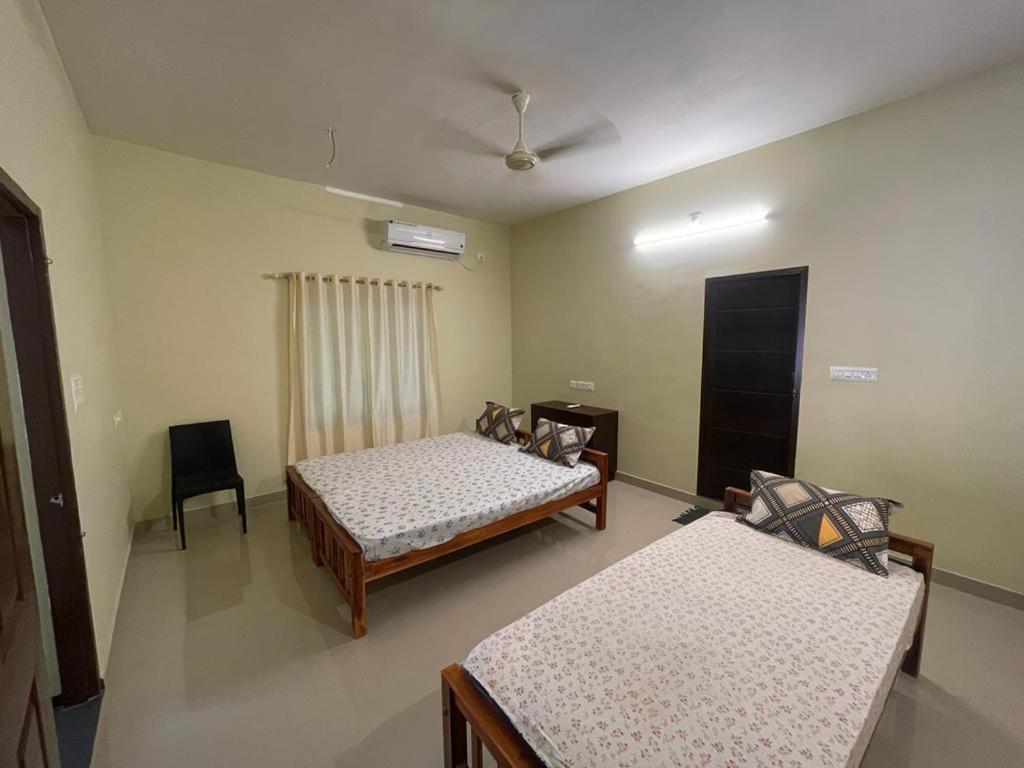 Kalpadiyil Hotel Balarampuram Luaran gambar